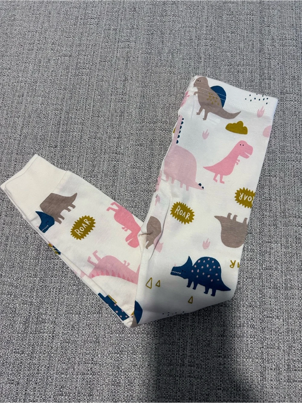 Old Navy Cream Kids Pajama Set with Pink, Blue & Brown Dinosaurs. NWT. Size 3T